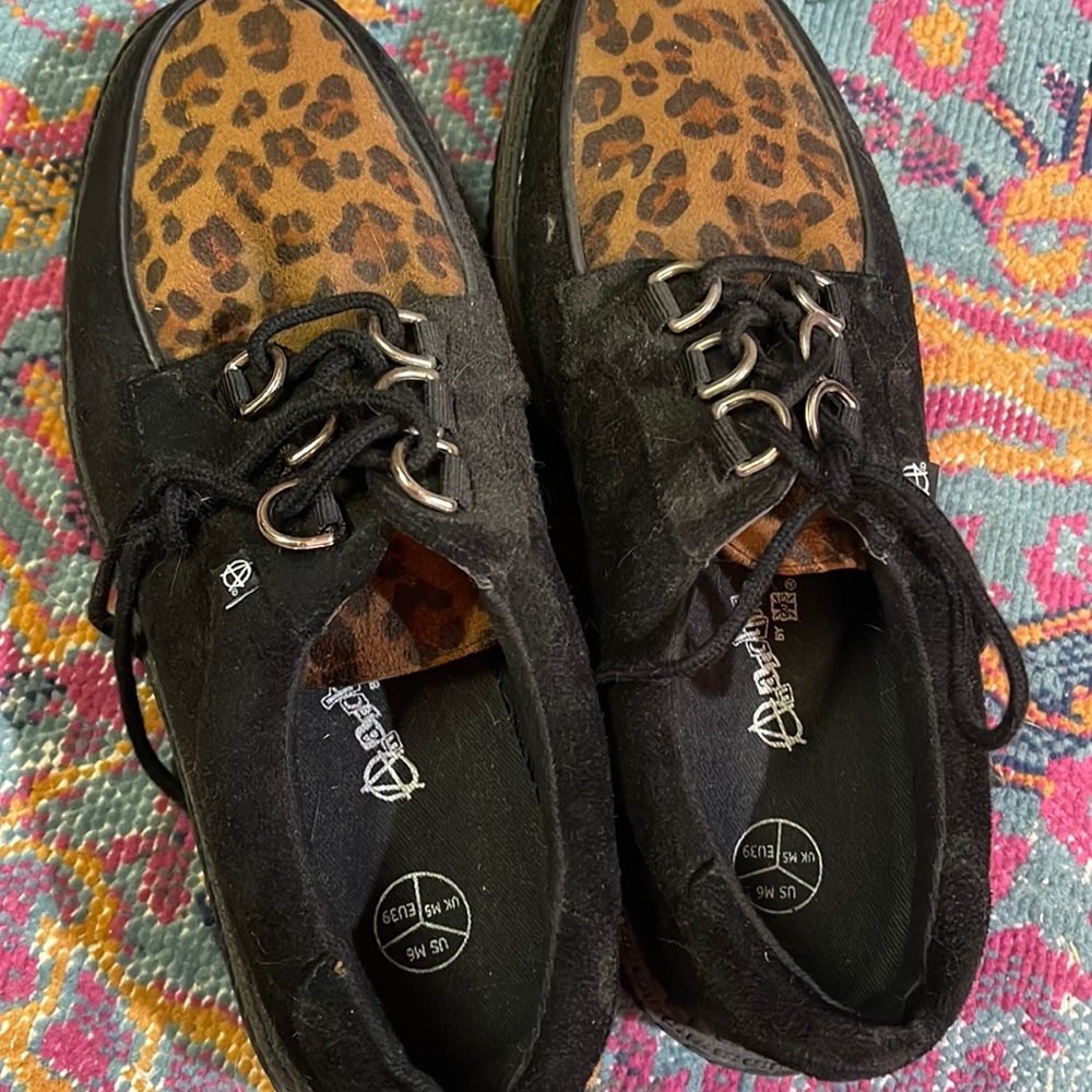 Anarchy leopard and black creepers sizing is men’s 6